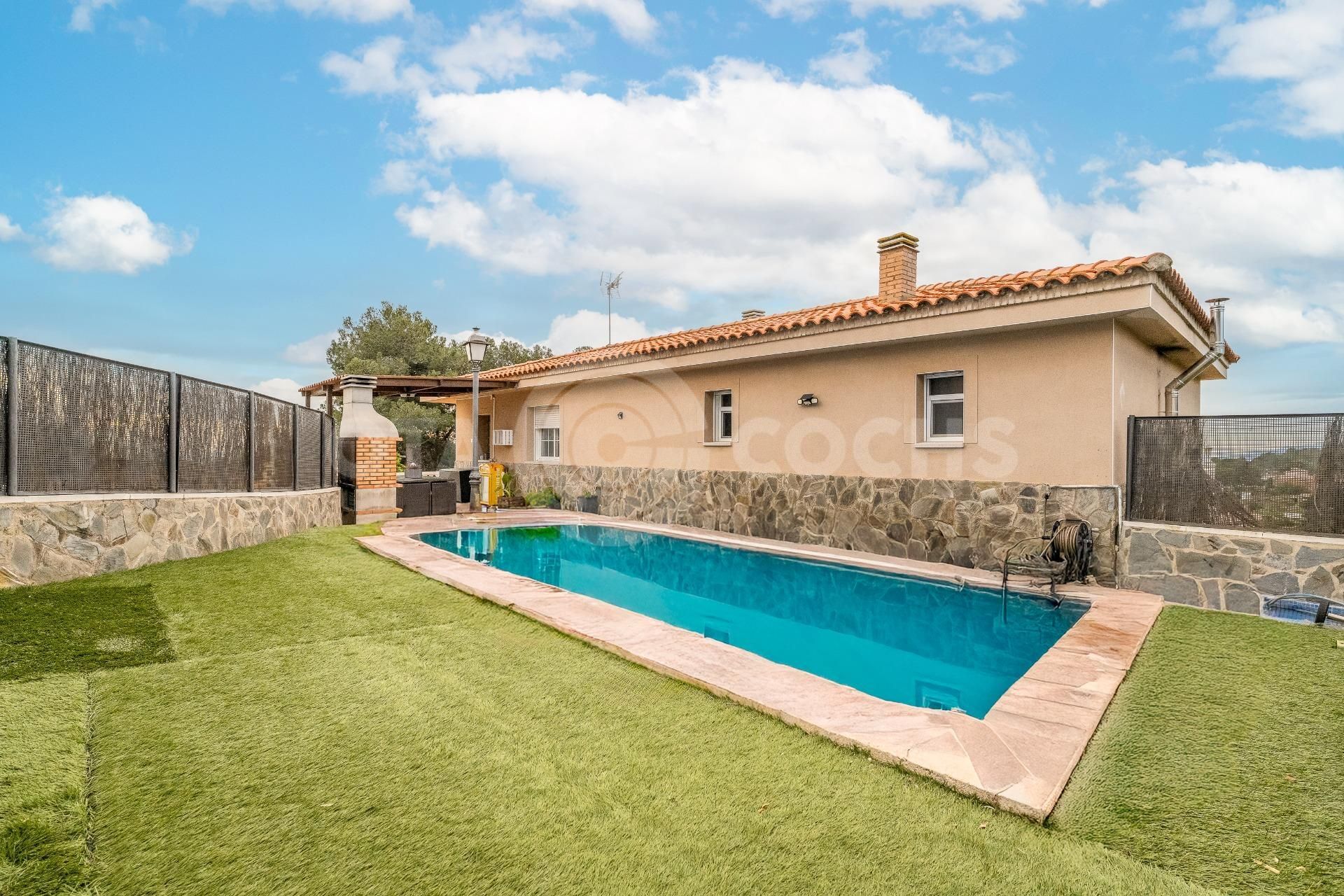 Swimming pool of House or chalet for sale in Castellvell del Camp  with Air Conditioner, Heating and Private garden