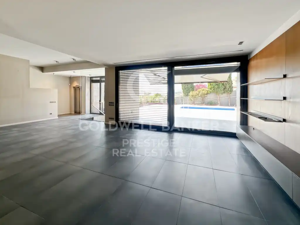 Vista exterior de Casa o chalet en venta en Barcelona con Terraza y Piscina