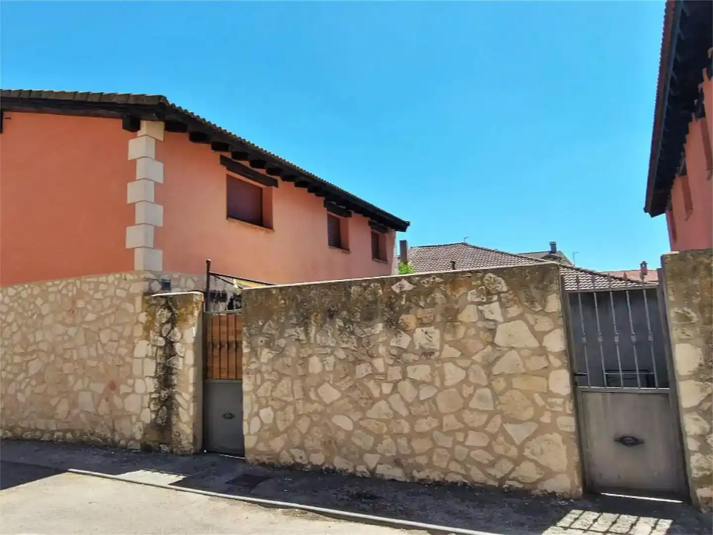 Vista exterior de Casa adosada en venda en Grajera amb Balcó
