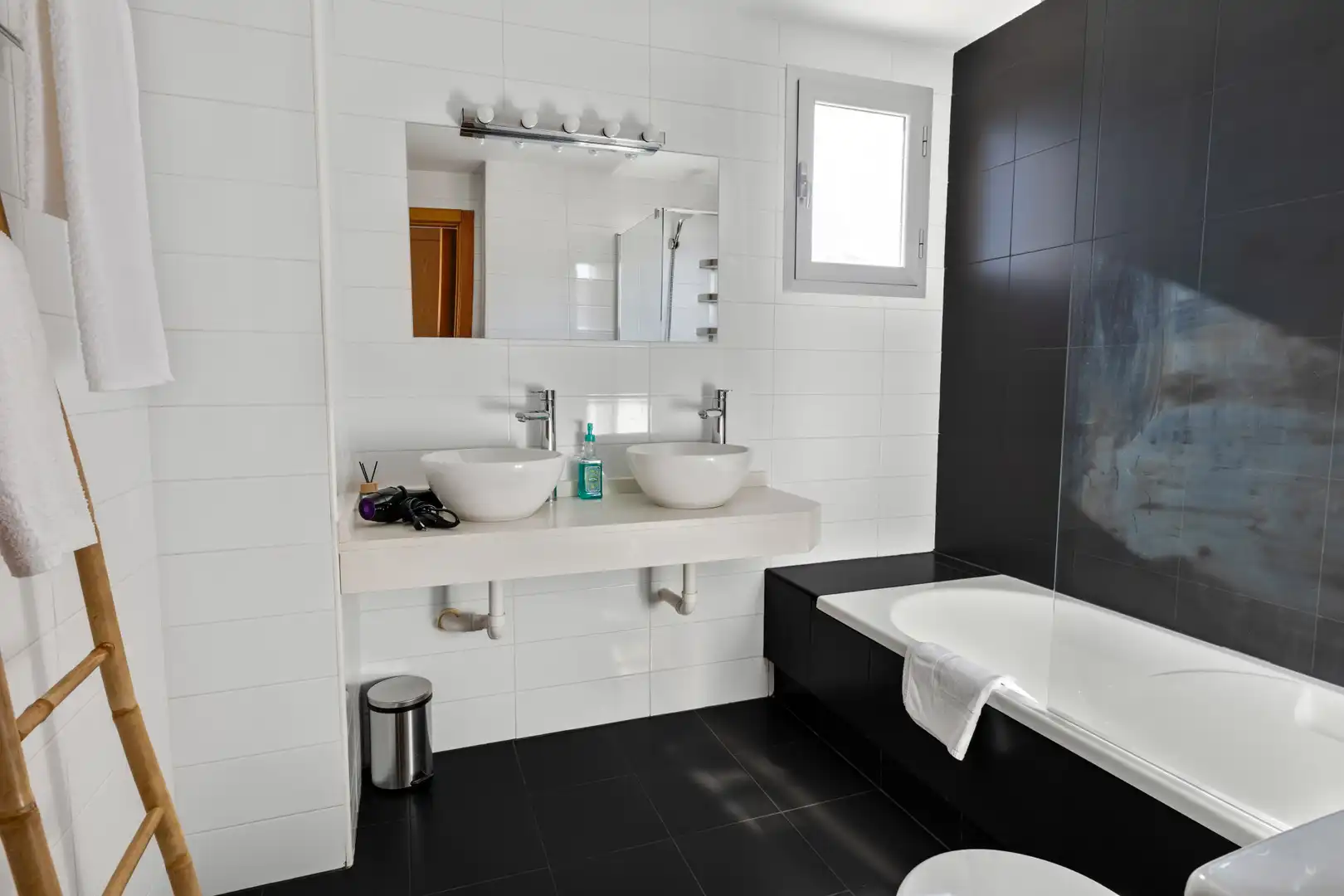 Badezimmer von Dachboden zum Verkauf in Mijas mit Klimaanlage, Heizung und Terrasse