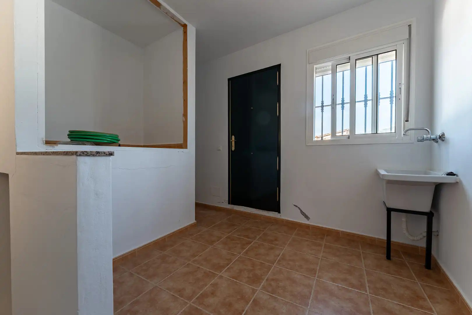 Einfamilien-Reihenhaus zum Verkauf in Sayalonga mit Terrasse und Balkon
