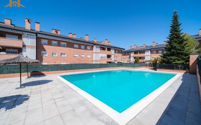 Swimming pool of Flat for sale in Las Rozas de Madrid