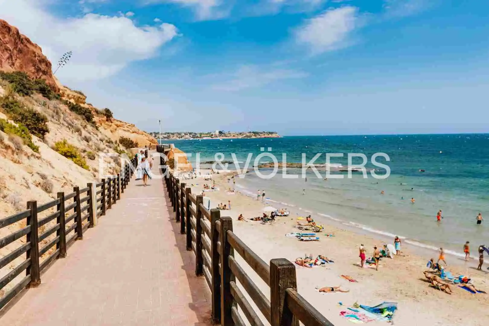 Vista exterior de Casa o xalet en venda en Orihuela amb Aire condicionat, Calefacció i Terrassa