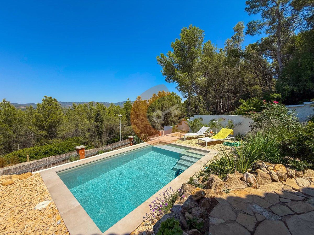 Swimming pool of House or chalet for sale in La Bisbal del Penedès  with Air Conditioner, Heating and Parquet flooring