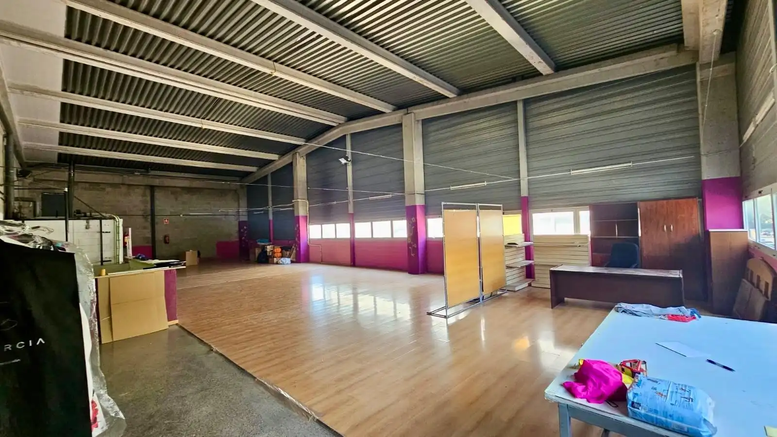 Nave industrial en venta en Montigalà - Sant Crist