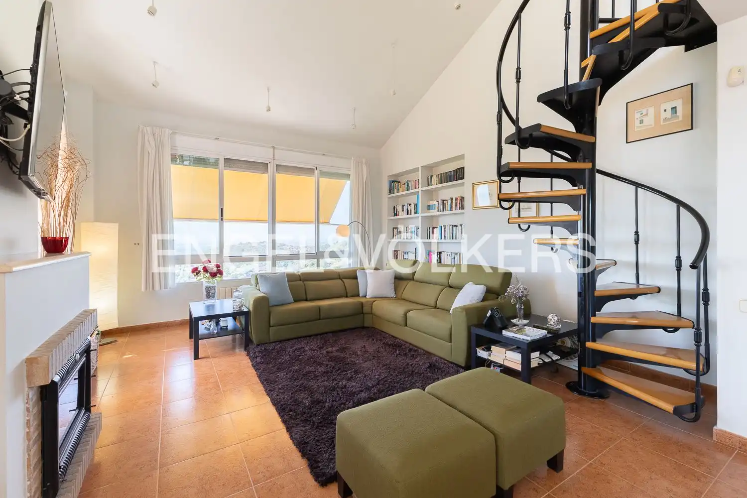 Sala d'estar de Casa o xalet en venda en Sagunto / Sagunt amb Aire condicionat, Calefacció i Jardí privat