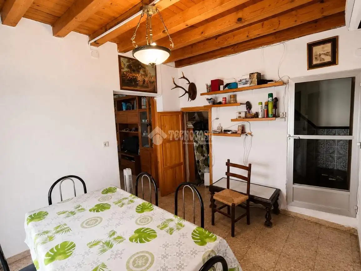 Casa aparellada en venda a Valdeverdeja, imagen 4