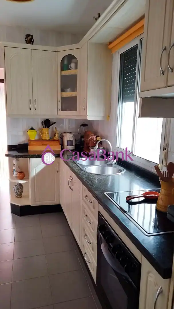 Cuina de Casa o xalet en venda en Córdoba amb Aire condicionat, Jardí privat i Terrassa