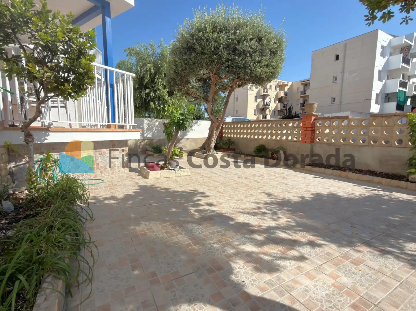 Vista exterior de Planta baja en venta en Vilanova i la Geltrú con Aire acondicionado, Jardín privado y Terraza