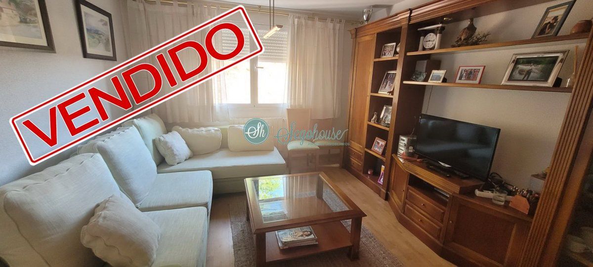 Sala d'estar de Pis en venda en Segovia Capital amb Calefacció, Terrassa i Moblat
