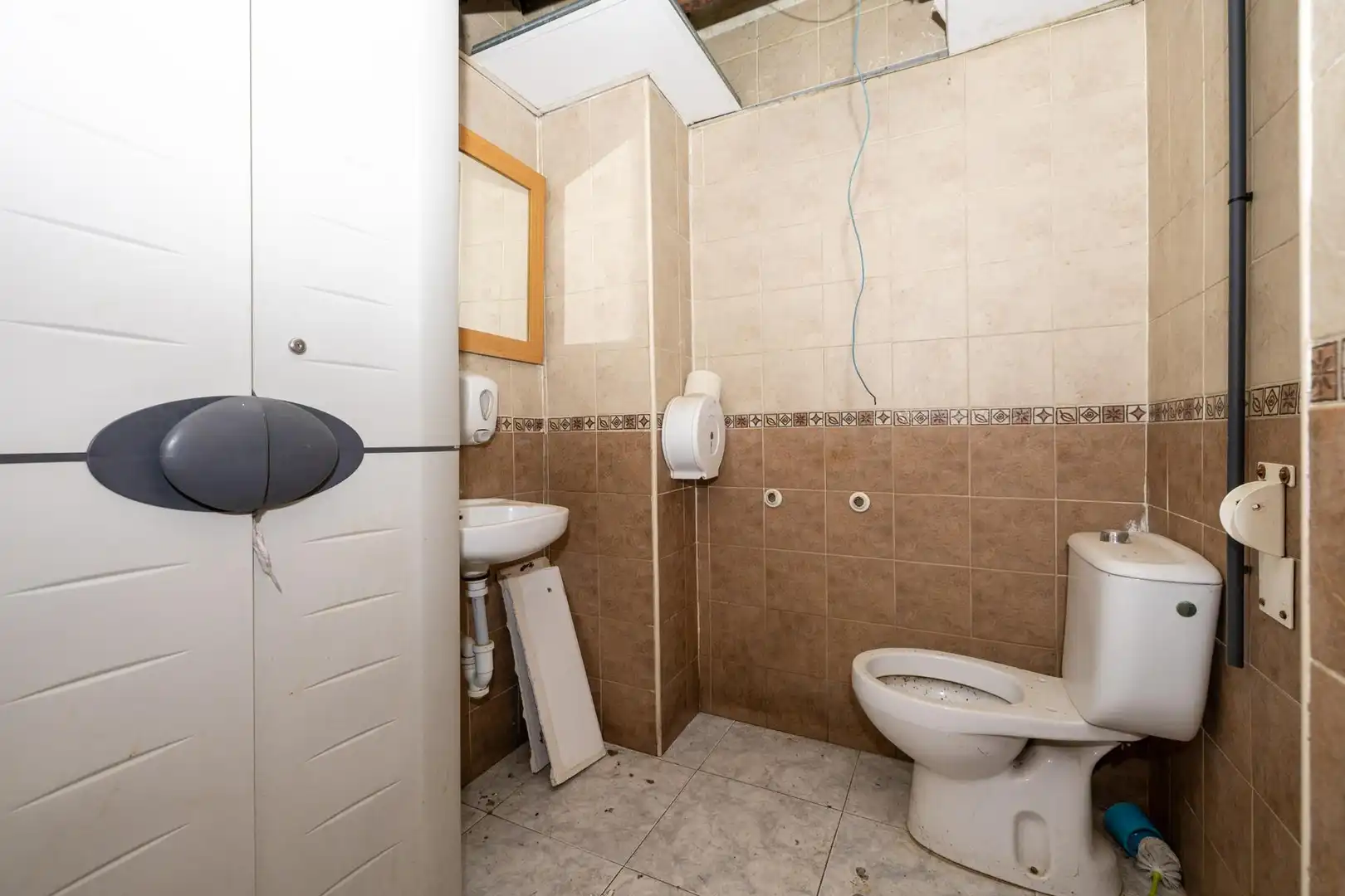 Bany de Local en venda en Granada