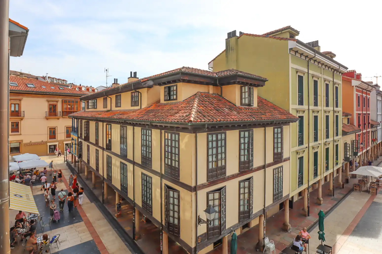 Außenansicht von Wohnung zur Miete in Oviedo  mit Heizung und Parkett