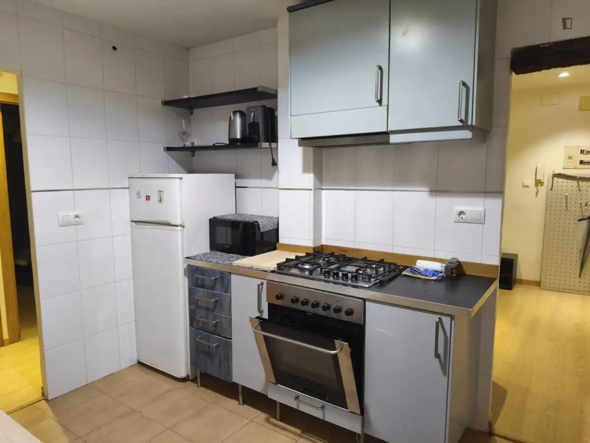 Cocina de Apartamento para compartir en Vigo  con Calefacción, Amueblado y Horno