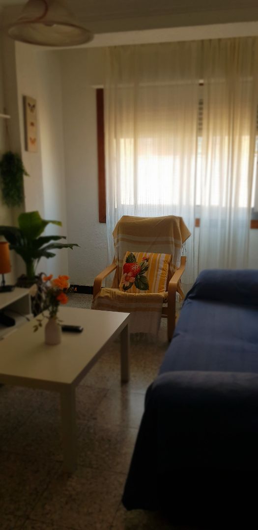 Sala d'estar de Pis de lloguer en  Zaragoza Capital amb Calefacció, Moblat i Forn