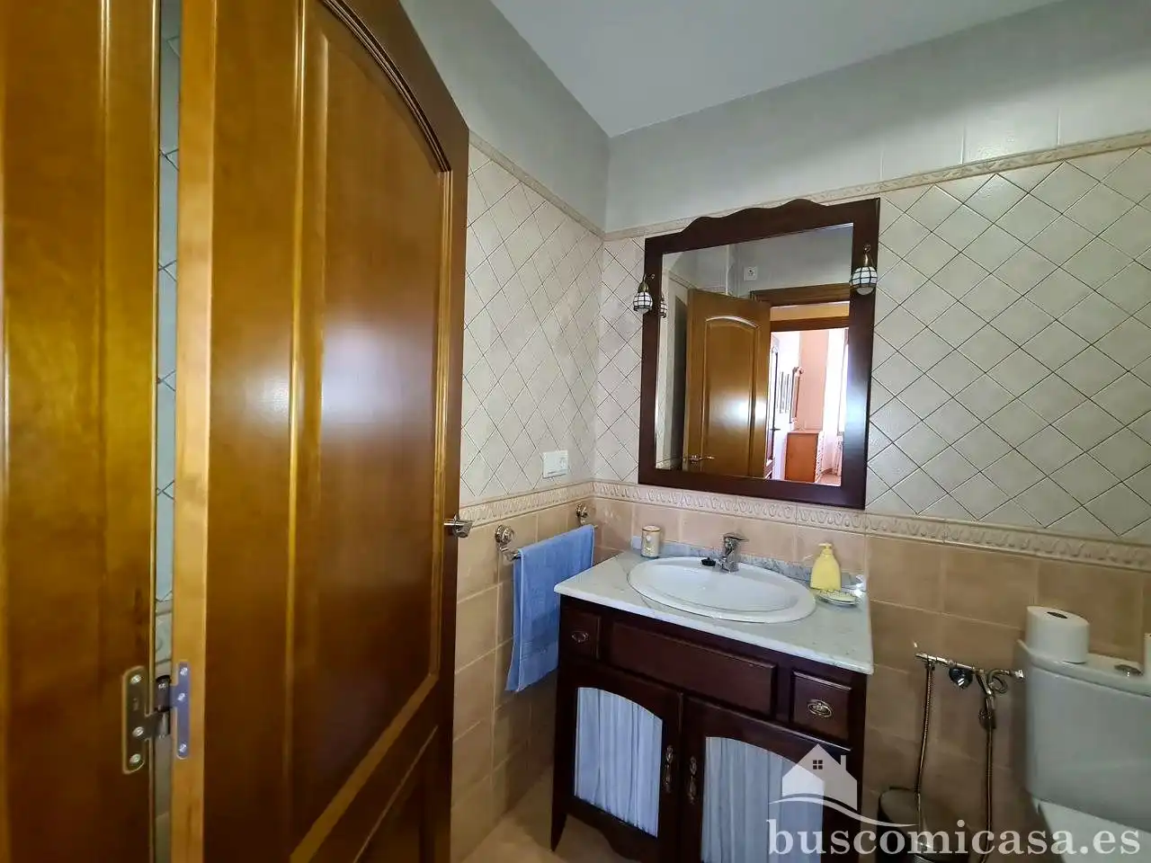 Bany de Casa o xalet en venda en Huelma amb Aire condicionat, Calefacció i Jardí privat