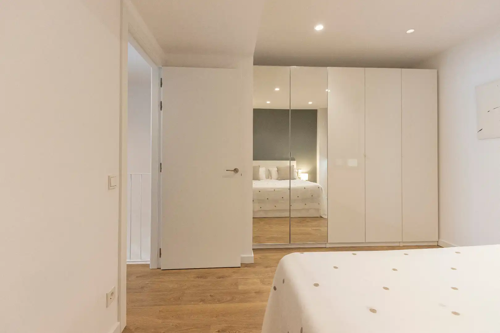 Bedroom of Duplexes for sale in Barcelona  with Air Conditioner, Heating and Parquet flooring