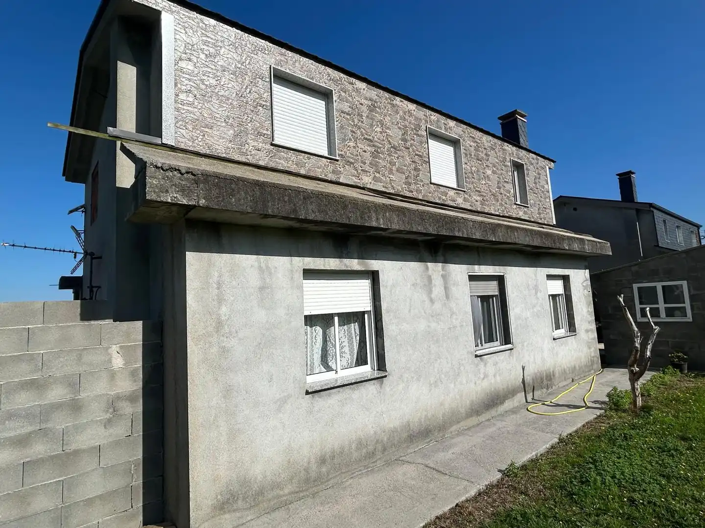 Vista exterior de Casa o xalet en venda en Barreiros amb Terrassa i Traster