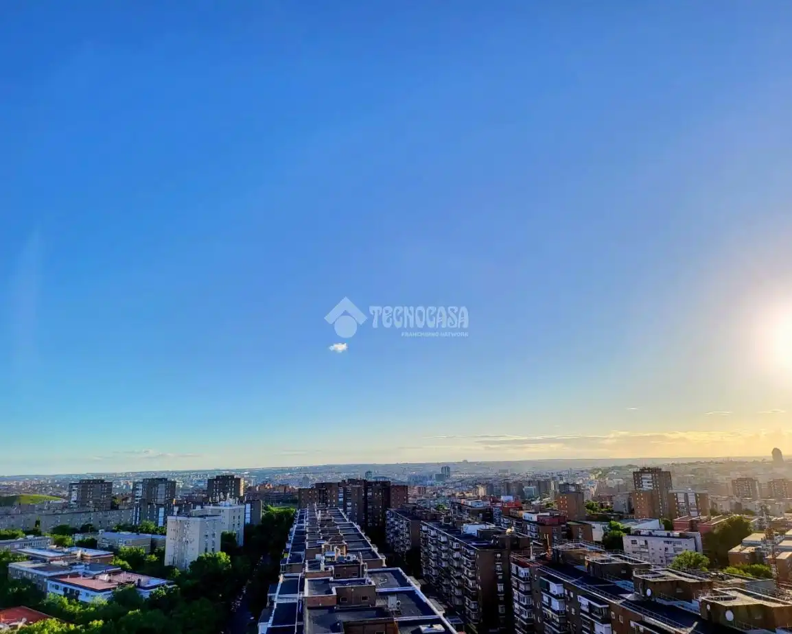 Vista exterior de Pis en venda en Madrid amb Calefacció, Terrassa i Moblat
