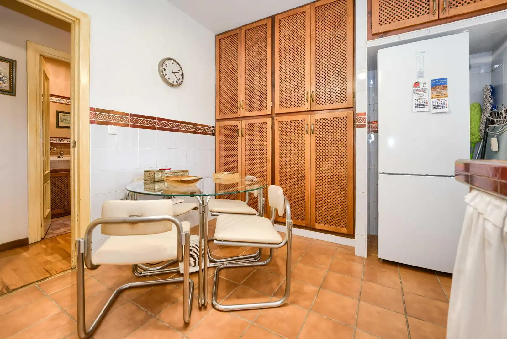 Cuina de Casa o xalet en venda en Espartinas amb Aire condicionat, Jardí privat i Terrassa