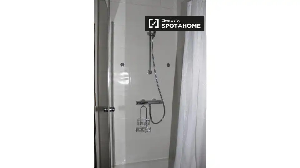 Baño de Apartamento para compartir en Colmenar de Oreja con Aire acondicionado, Calefacción y Terraza