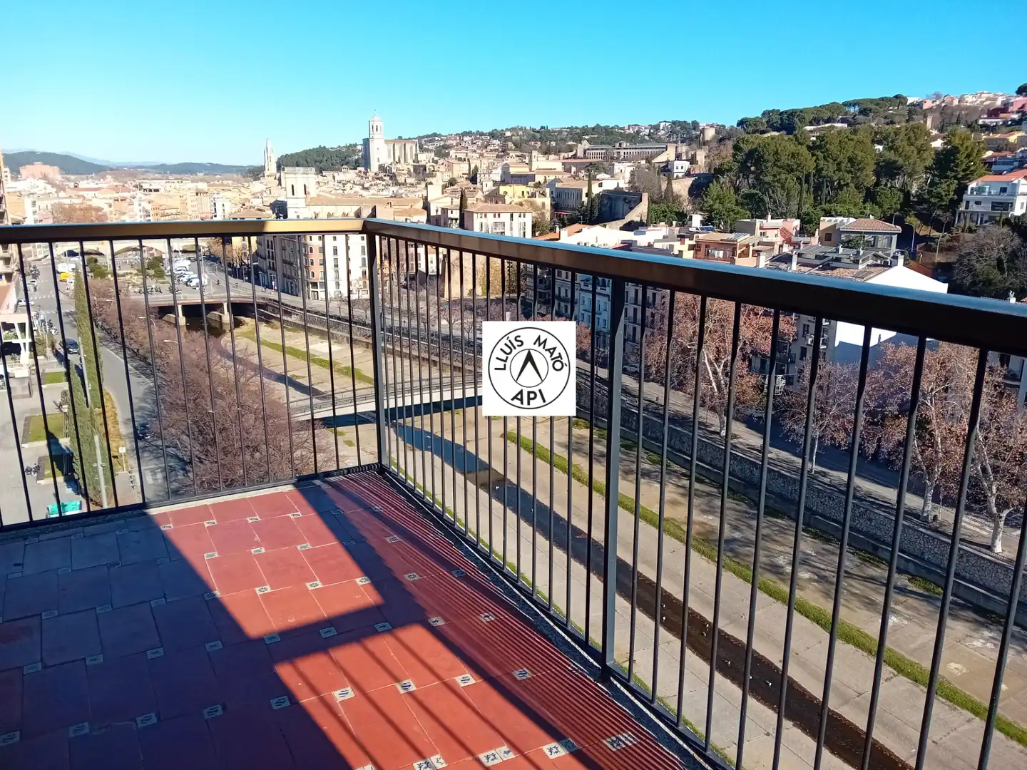 Terraza de Piso en venta en Girona con Calefacción, Terraza y Internet