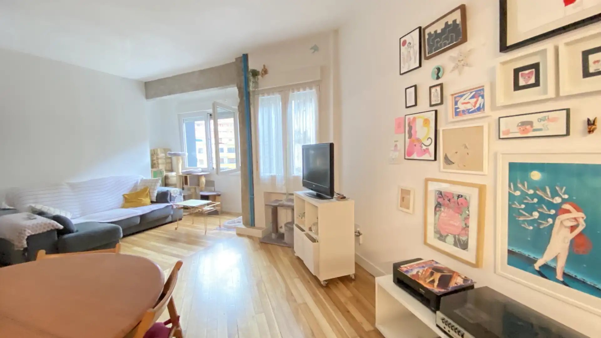 Sala d'estar de Pis en venda en Bilbao  amb Calefacció i Moblat