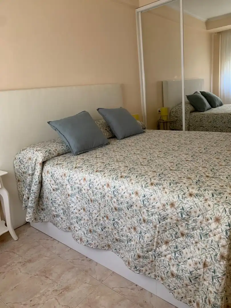 Dormitori de Apartament de lloguer en Sanxenxo amb Aire condicionat, Terrassa i Traster