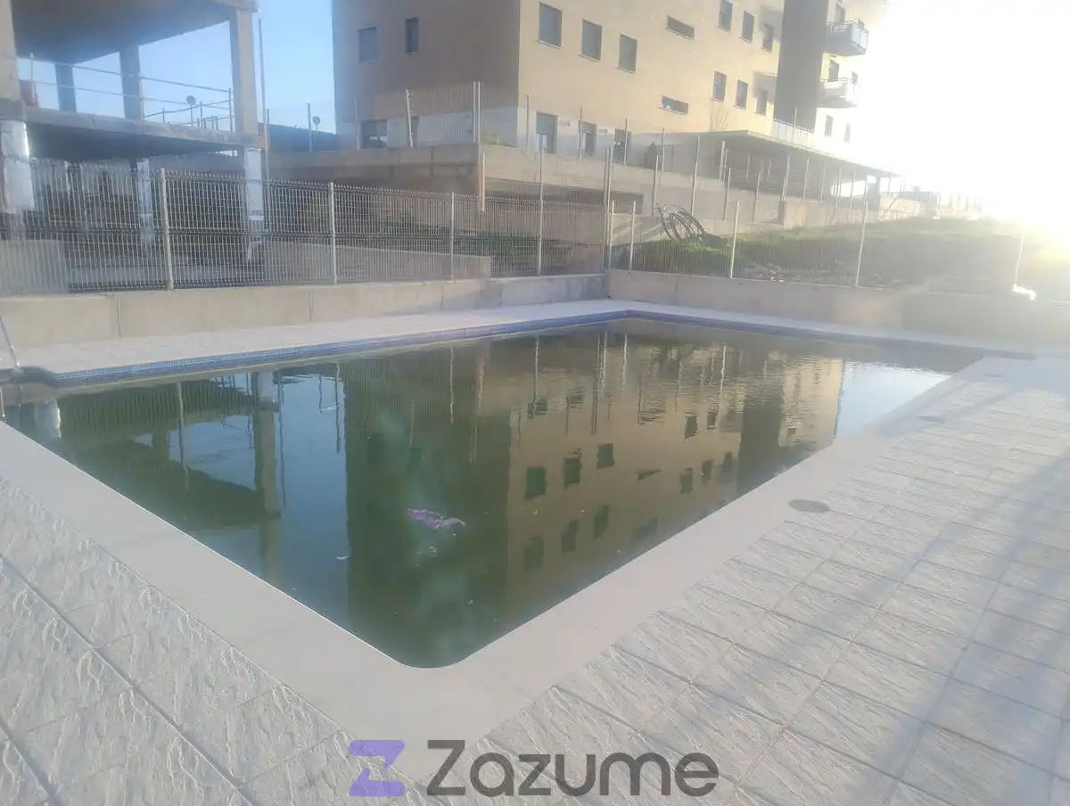 Piscina de Piso de alquiler en Cáceres con Aire acondicionado, Calefacción y Parquet