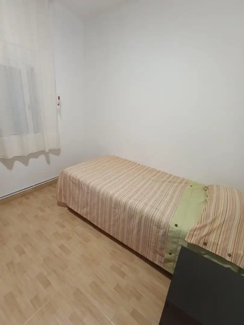 Habitación de Piso de alquiler en Mollet del Vallès con Calefacción, Parquet y Amueblado