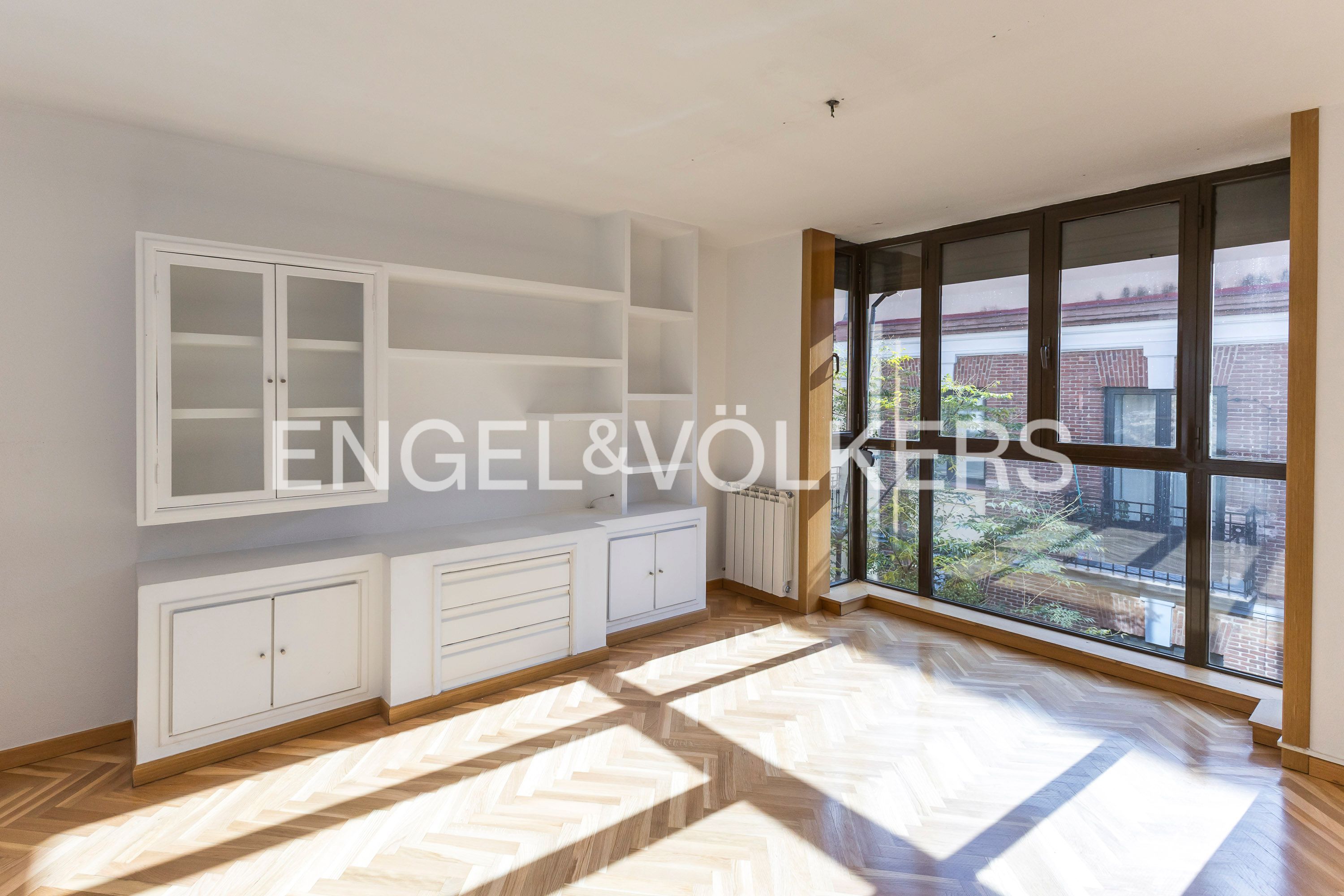 Vista exterior de Apartamento en venta en  Madrid Capital con Aire acondicionado, Calefacción y Parquet