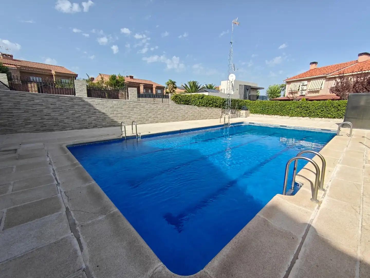Piscina de Casa o xalet de lloguer en Sevilla la Nueva amb Aire condicionat, Calefacció i Terrassa