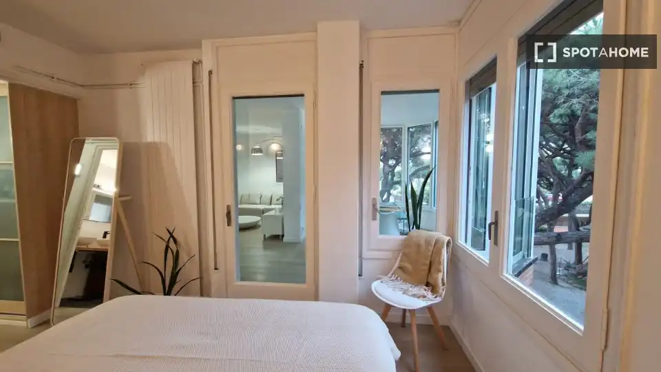 Dormitori de Apartament per a compartir en Gavà amb Aire condicionat, Terrassa i Moblat