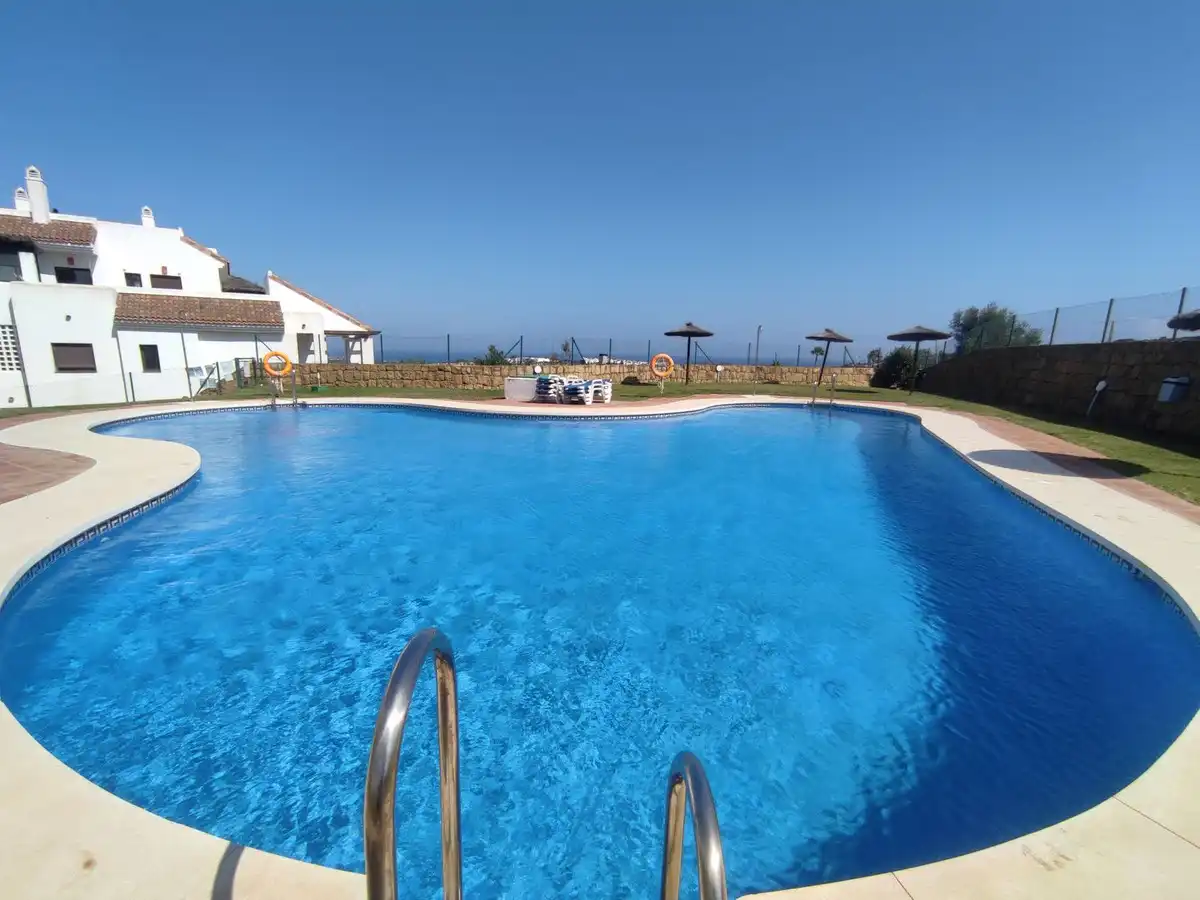 Apartment with pool to rent in La Alcaidesa, imagen 5