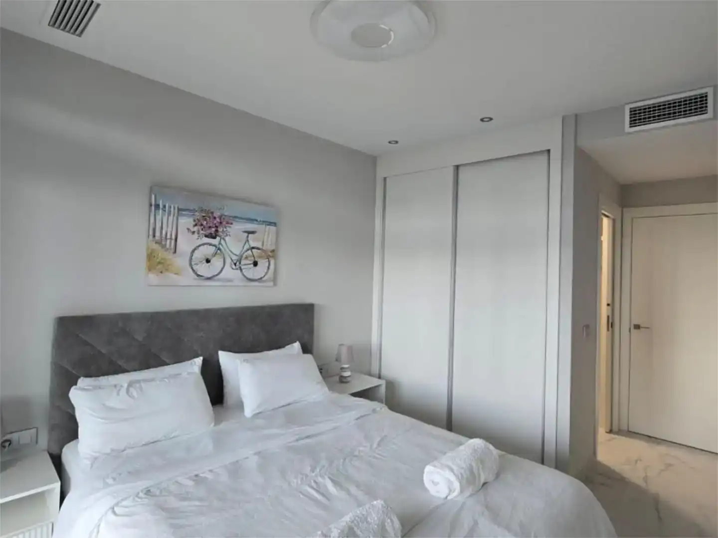 Bedroom of Flat for rent in Benidorm  with Air Conditioner, Private garden and Swimming Pool