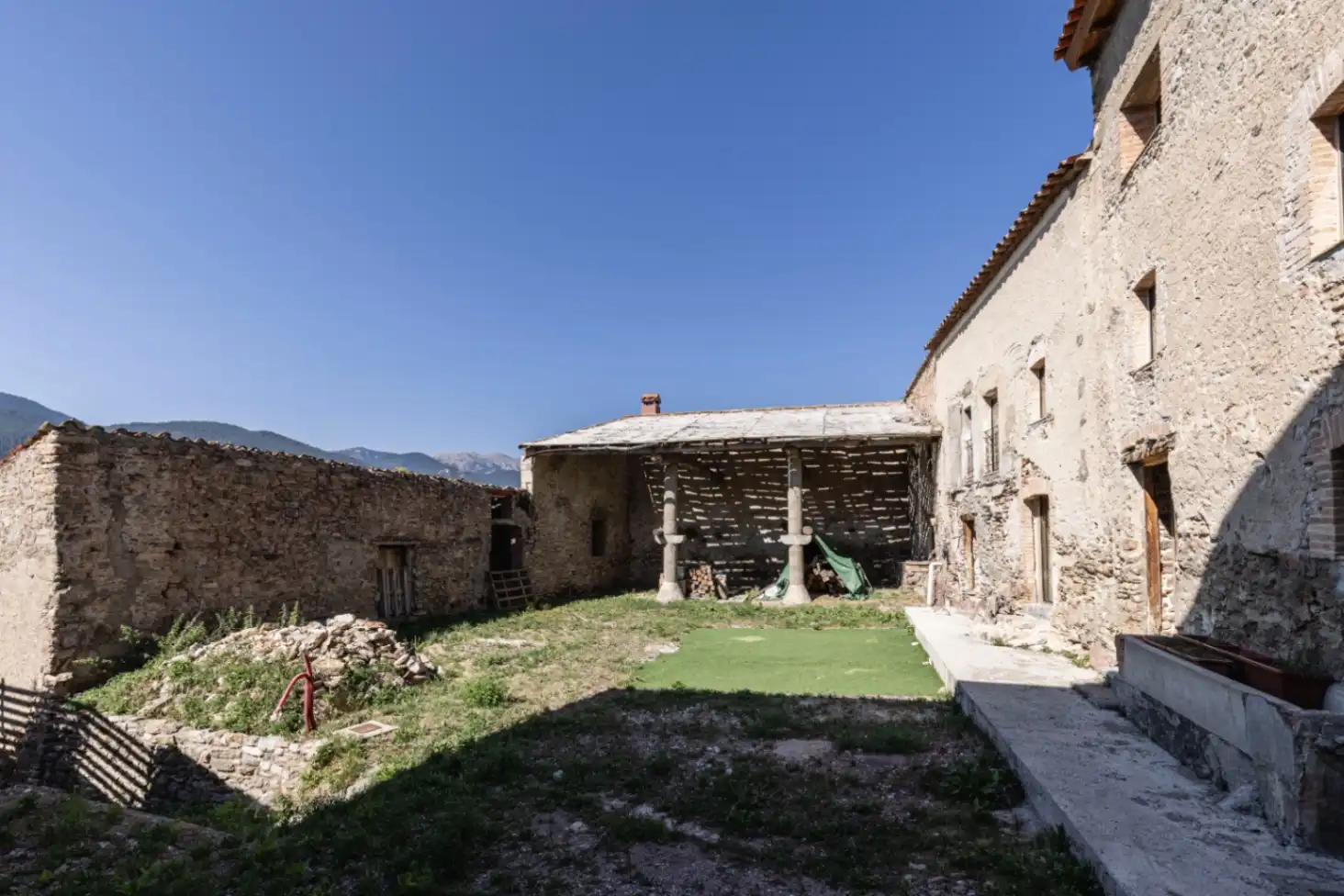 Vista exterior de Finca rústica en venda en Prats i Sansor amb Calefacció
