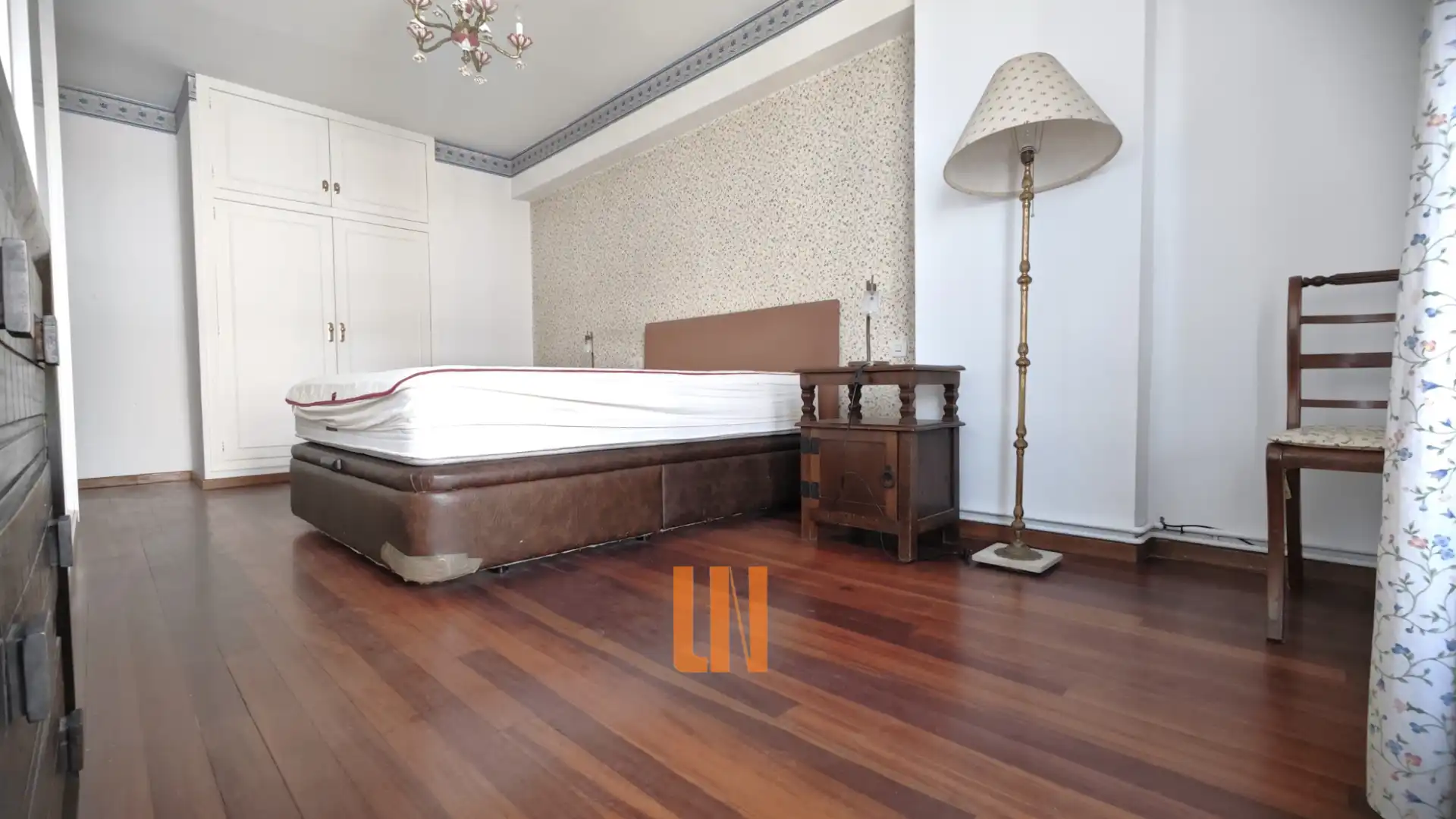 Dormitori de Pis en venda en A Coruña Capital  amb Calefacció, Parquet i Forn