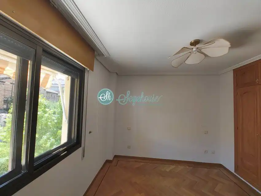 Habitación de Piso de alquiler en Segovia con Calefacción y Parquet