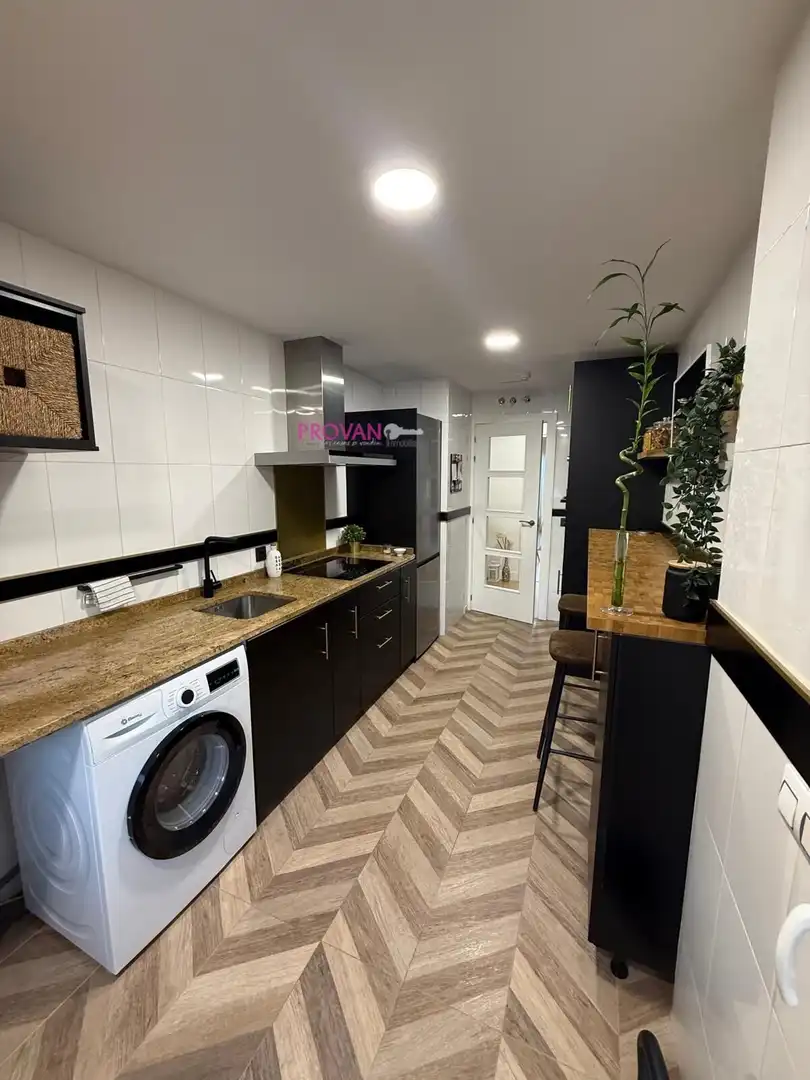 Cocina de Piso en venta en Alcalá de Henares con Aire acondicionado, Calefacción y Trastero