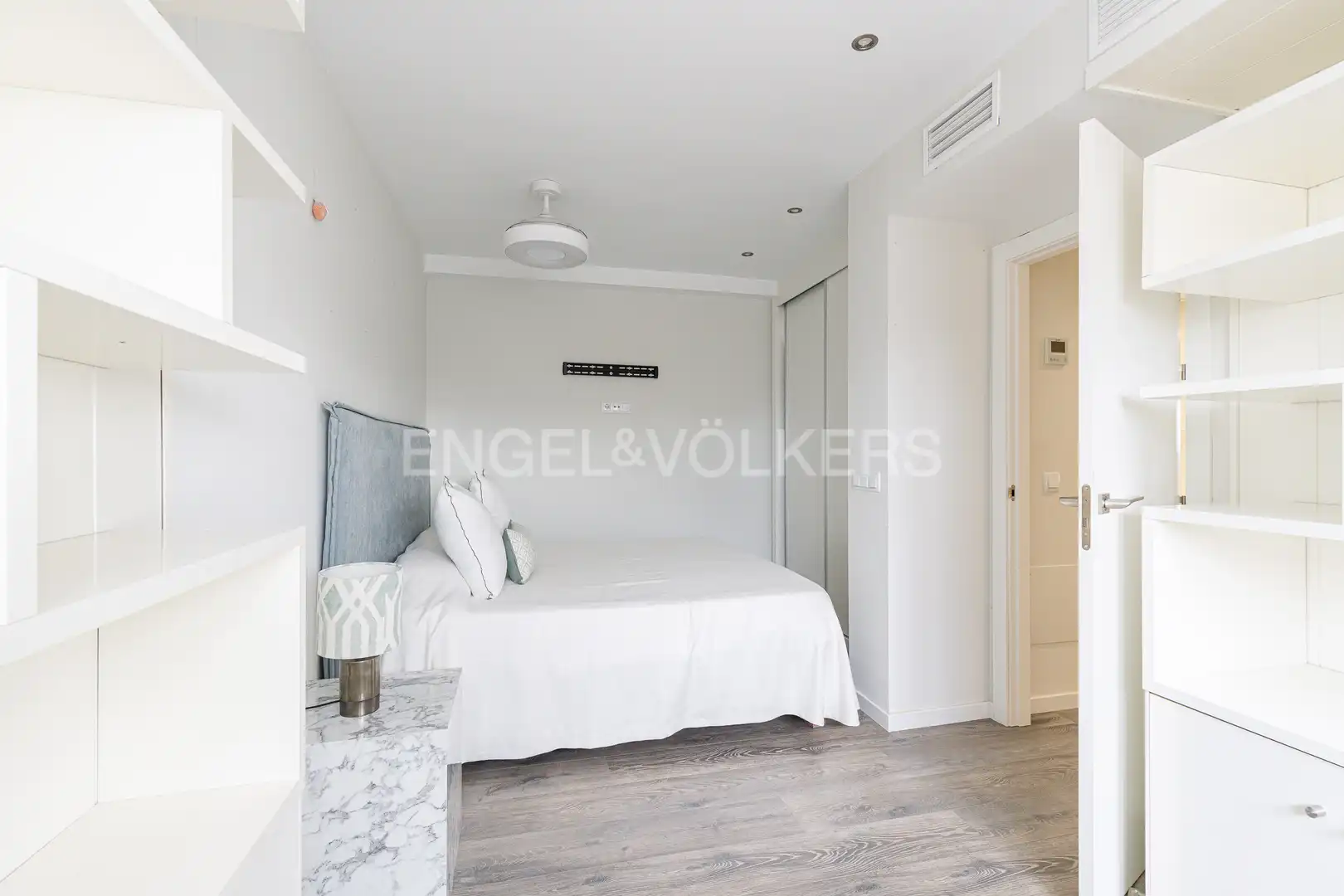 Bedroom of Attic for sale in Majadahonda  with Air Conditioner, Heating and Terrace