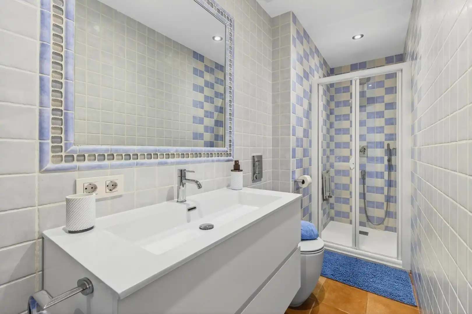 Bathroom of Apartments for sale in Begur  with Private garden and Community pool