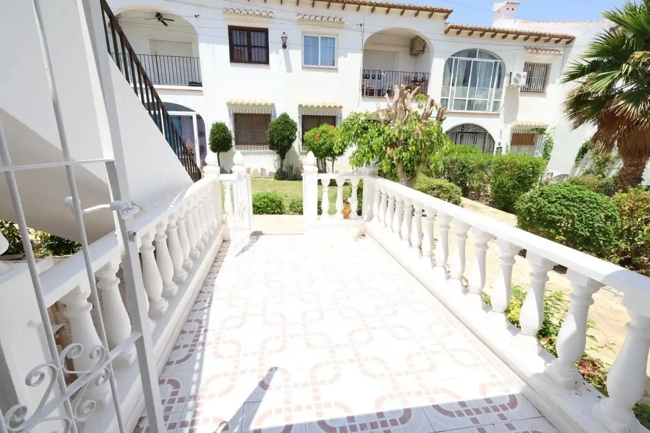 Bungalow con jardín en venta en Los Balcones - Los Altos, imagen 2