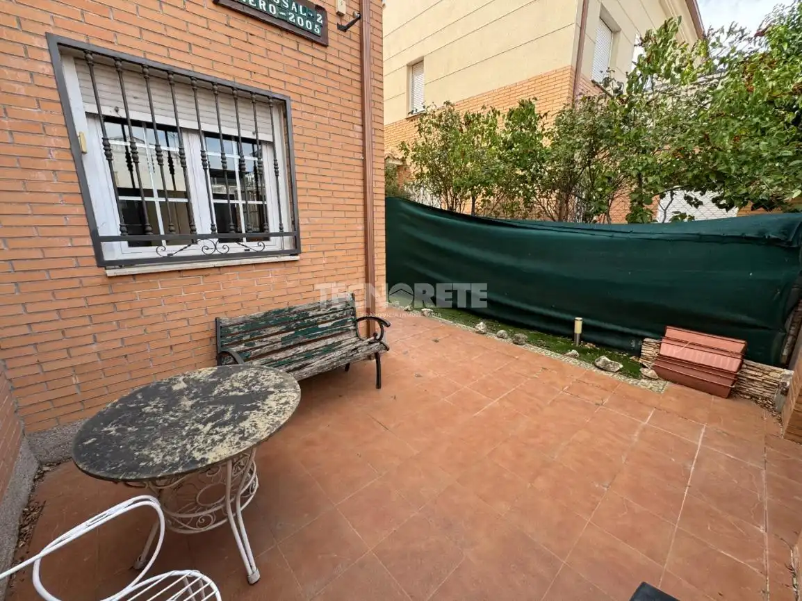 Casa aparellada amb terrassa en venda a Yunquera de Henares, imagen 47
