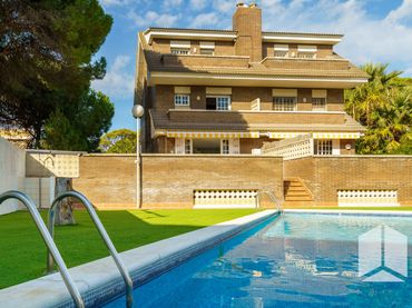 Casa a schiera con balcone in vendita a La Pineda