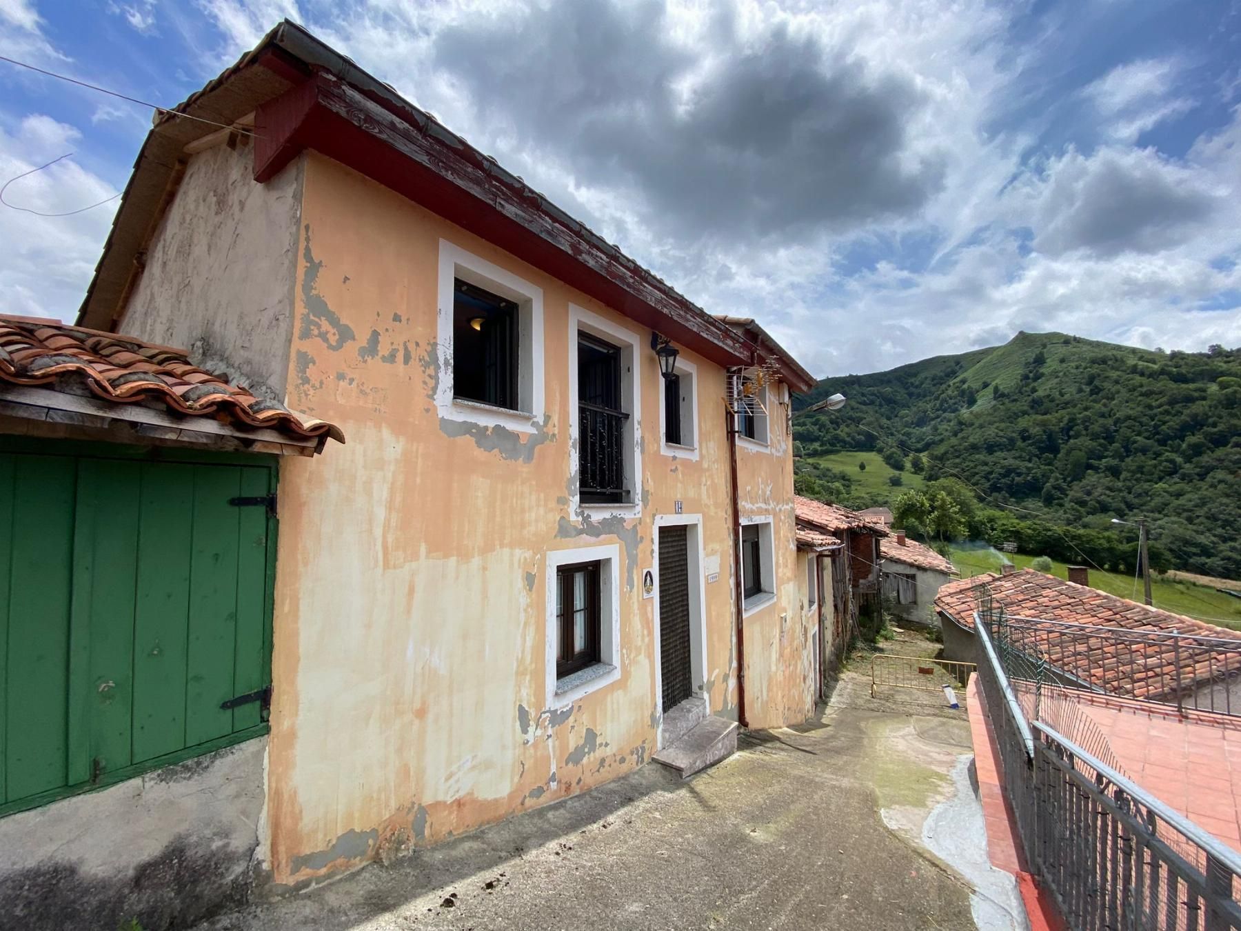 Exterior view of Single-family semi-detached for sale in Bimenes  with Heating