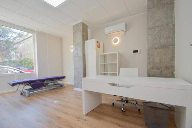 Local comercial en Venta en Calle Torre de los Hidalgos en Castaño - Mirasierra