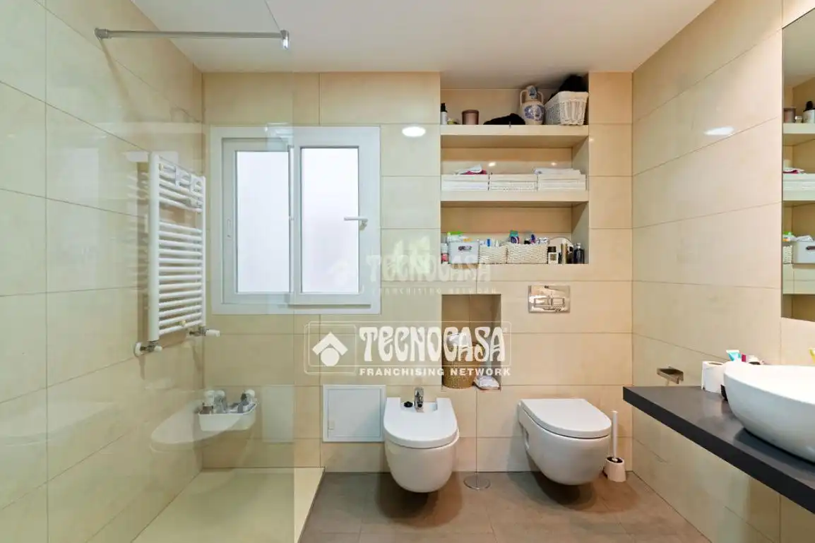 Baño de Piso en venta en Madrid con Aire acondicionado, Calefacción y Parquet
