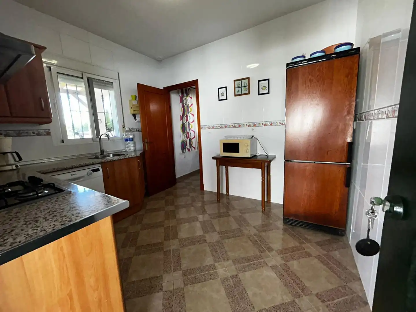 Cuina de Casa o xalet en venda en Chiclana de la Frontera amb Jardí privat, Terrassa i Traster