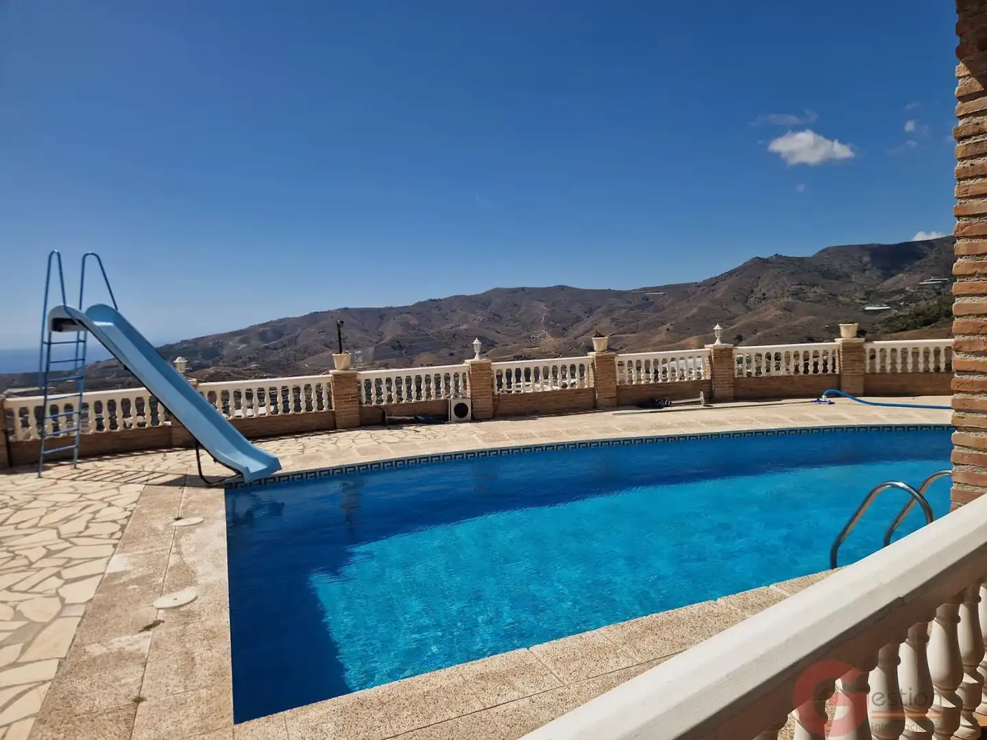 Casa rústica con piscina en venta en Molvízar