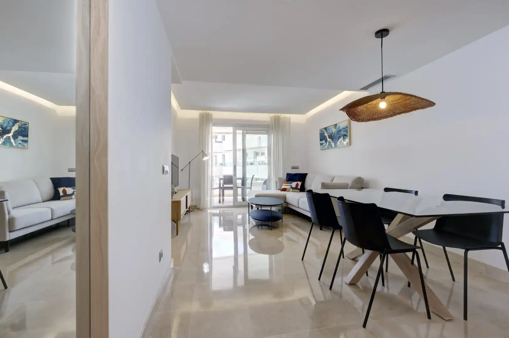Sala de estar de Apartamento en venta en Marbella con Aire acondicionado, Piscina y Amueblado
