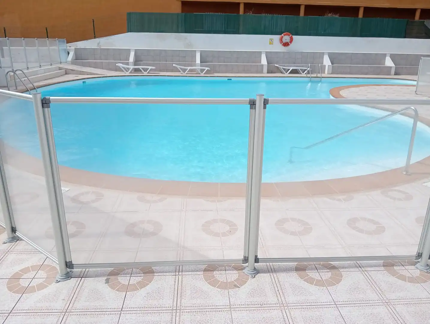 Schwimmbecken von Wohnungen zum Verkauf in Antigua mit Möbliert und Gemeinschaftspool